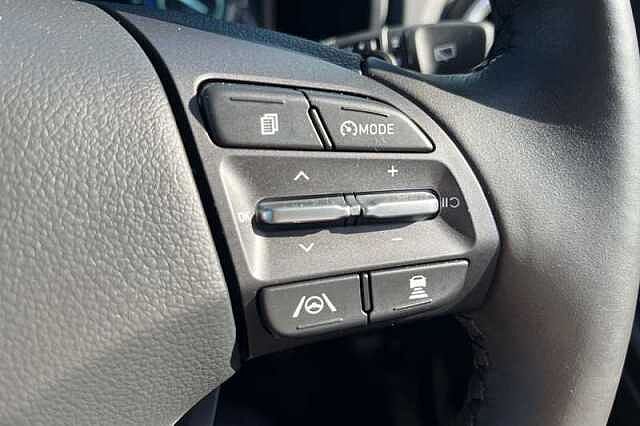 Hyundai KONA 1.6 GDI HYBRID ULTIMATE 5DR DCT ATLAS WHITE