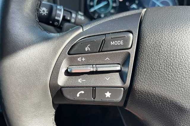 Hyundai KONA 1.6 GDI HYBRID ULTIMATE 5DR DCT ATLAS WHITE