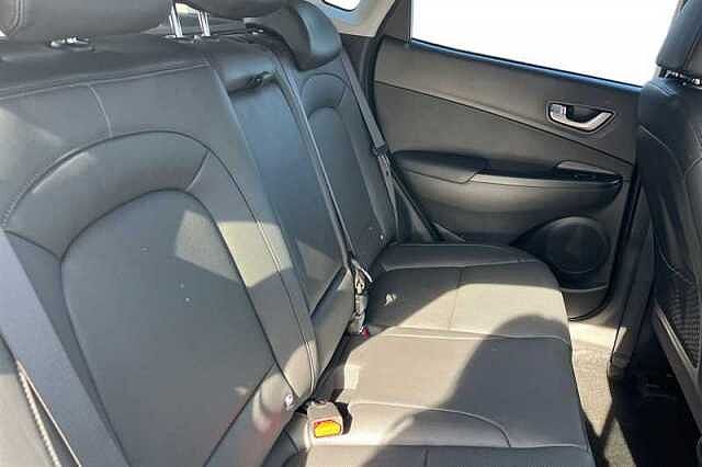 Hyundai KONA 1.6 GDI HYBRID ULTIMATE 5DR DCT ATLAS WHITE