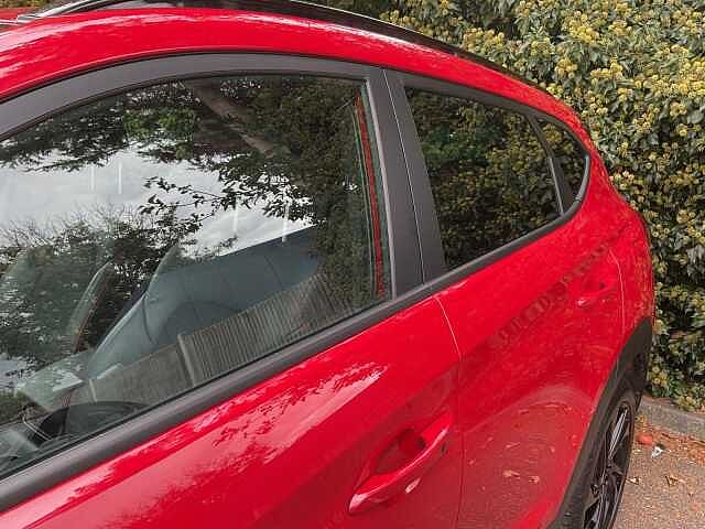 Hyundai TUCSON 1.6 CRDi 48V MHD 136 N Line 5dr 2WD DCT Engine Red