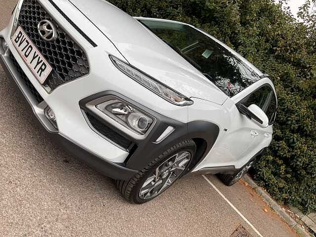 Hyundai KONA 1.6 GDi Hybrid Premium 5dr DCT White