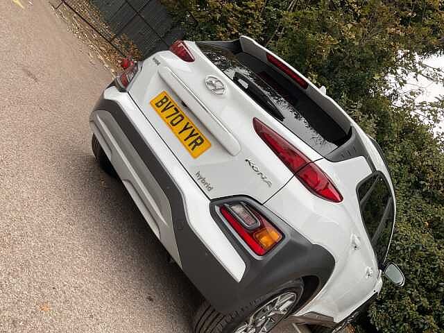 Hyundai KONA 1.6 GDi Hybrid Premium 5dr DCT White
