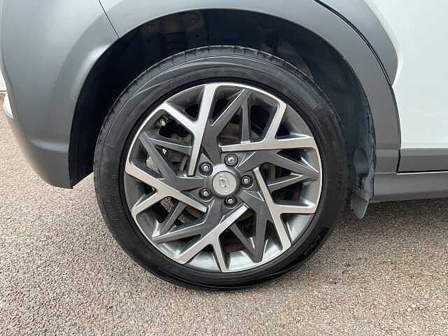 Hyundai KONA 1.6 GDi Hybrid Premium 5dr DCT White