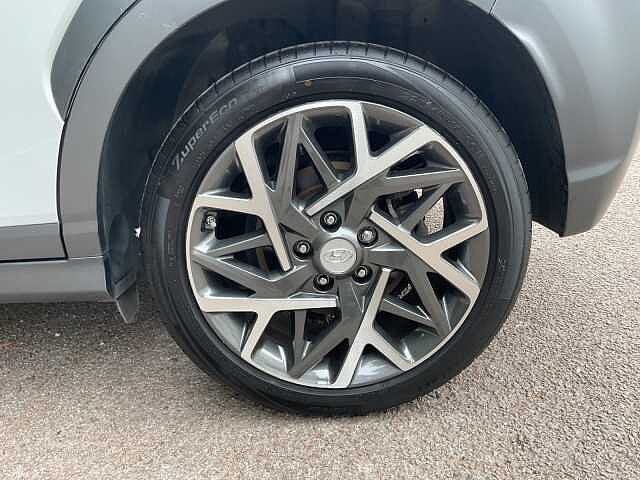 Hyundai KONA 1.6 GDi Hybrid Premium 5dr DCT White