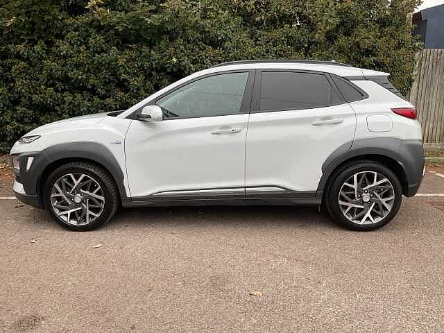 Hyundai KONA 1.6 GDi Hybrid Premium 5dr DCT White