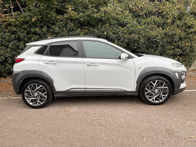 Hyundai KONA 1.6 GDi Hybrid Premium 5dr DCT White