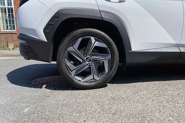 Hyundai TUCSON 1.6 TGDi Hybrid 230 Premium 5dr 2WD Auto Atlas White