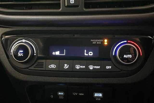 Hyundai i10 1.0 Premium Hatchback 5dr Petrol Auto Euro 6 (s/s) (63 ps)