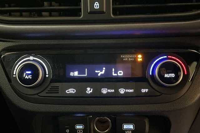 Hyundai i10 1.0 Premium Hatchback 5dr Petrol Auto Euro 6 (s/s) (63 ps)