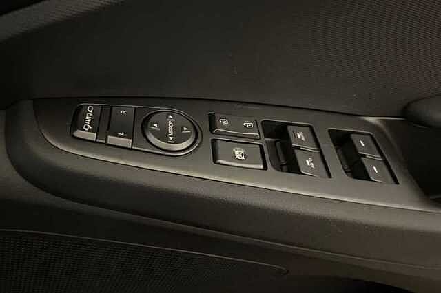 Hyundai IONIQ 1.6 h-GDi Premium Hatchback 5dr Petrol Hybrid DCT Euro 6 (s/s) (141 ps)