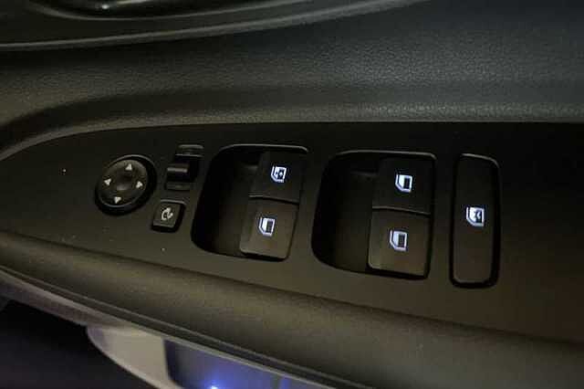 Hyundai BAYON 1.0 T-GDi Ultimate SUV 5dr Petrol DCT Euro 6 (s/s) (100 ps) Dragon Red