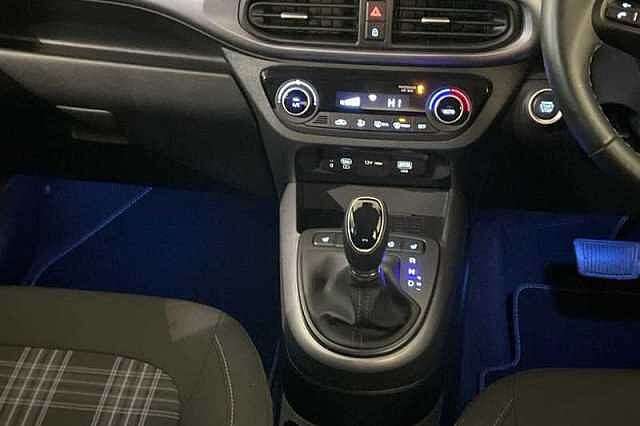 Hyundai i10 1.0 Premium Hatchback 5dr Petrol Auto Euro 6 (s/s) (63 ps)