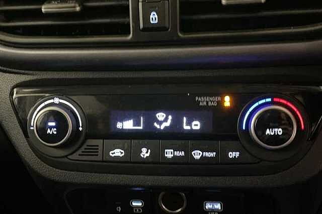 Hyundai i10 1.0 Premium Hatchback 5dr Petrol Auto Euro 6 (s/s) (63 ps)