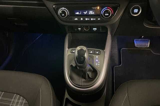 Hyundai i10 1.2 Premium Hatchback 5dr Petrol Auto Euro 6 (s/s) (79 ps)