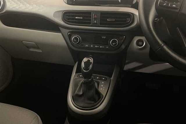 Hyundai i10 1.0 Premium Hatchback 5dr Petrol Auto Euro 6 (s/s) (67 ps)
