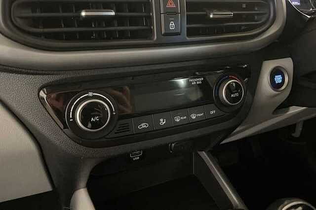 Hyundai i10 1.0 Premium Hatchback 5dr Petrol Auto Euro 6 (s/s) (67 ps)