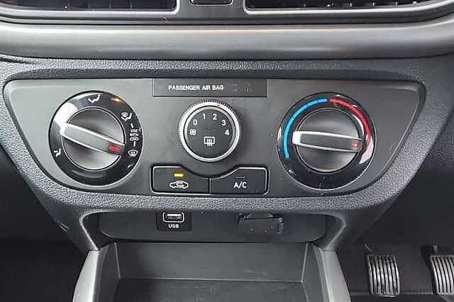 Hyundai i10 1.0 Premium Hatchback 5dr Petrol Manual Euro 6 (s/s) (67 ps)