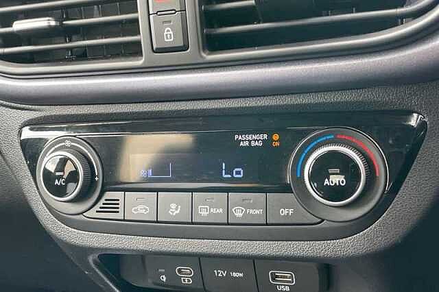 Hyundai i10 1.0 Premium Hatchback 5dr Petrol Auto Euro 6 (s/s) (63 ps)