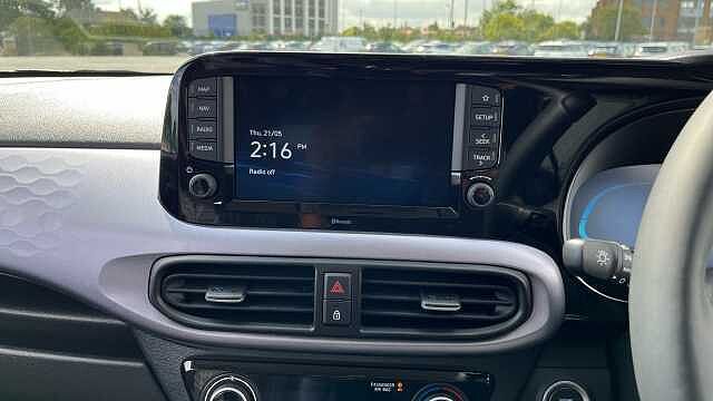 Hyundai I10 i10 1.2 Premium Hatchback 5dr Petrol Auto ATLAS WHITE