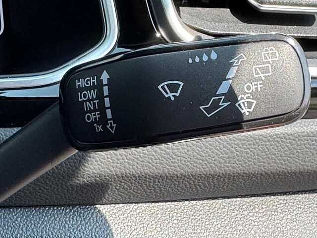 Volkswagen T-Roc 1.5 TSI R-Line DSG Euro 6 (s/s) 5dr