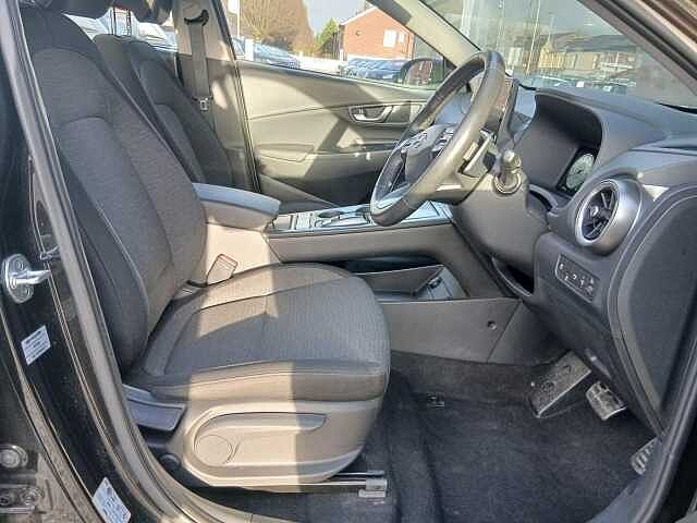 Hyundai KONA 39kWh SE Connect Auto 5dr (10.5kW Charger)