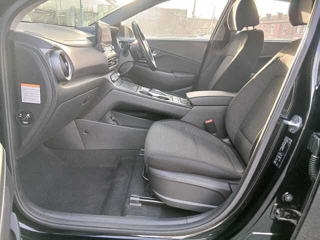 Hyundai KONA 39kWh SE Connect Auto 5dr (10.5kW Charger)