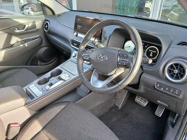 Hyundai KONA 39kWh SE Connect Auto 5dr (10.5kW Charger)