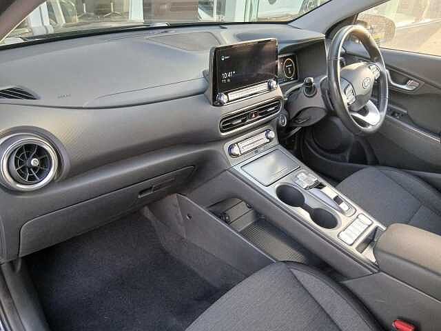 Hyundai KONA 39kWh SE Connect Auto 5dr (10.5kW Charger)