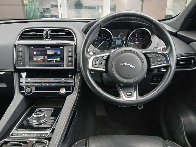 Jaguar F-PACE 2.0 D180 R-Sport Auto AWD Euro 6 (s/s) 5dr