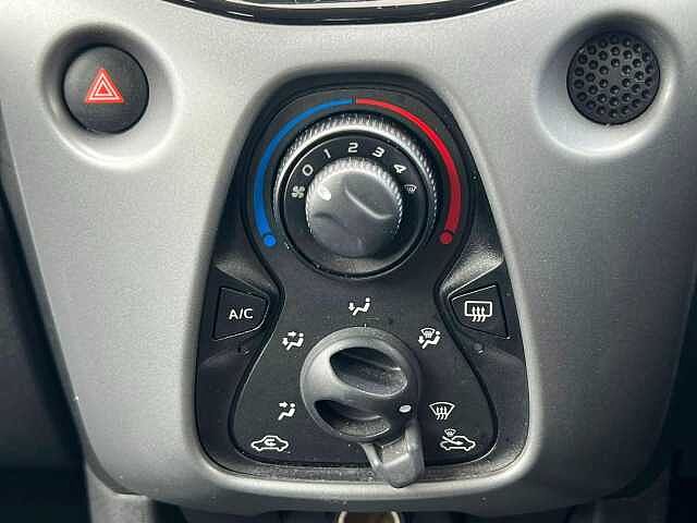Toyota AYGO 1.0 VVT-i x-play Euro 6 5dr