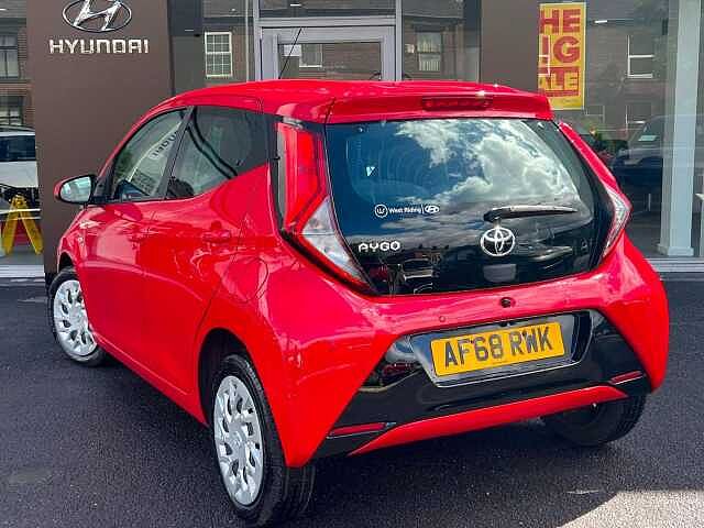 Toyota AYGO 1.0 VVT-i x-play Euro 6 5dr