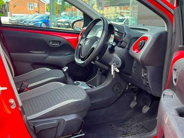 Toyota AYGO 1.0 VVT-i x-play Euro 6 5dr