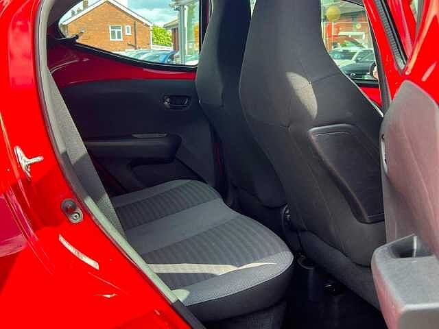 Toyota AYGO 1.0 VVT-i x-play Euro 6 5dr