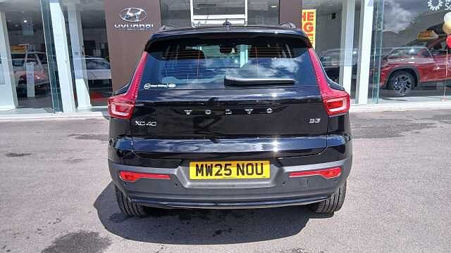 Volvo XC40 2.0 B3 MHEV Plus Dark DCT Auto Euro 6 (s/s) 5dr