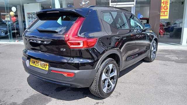 Volvo XC40 2.0 B3 MHEV Plus Dark DCT Auto Euro 6 (s/s) 5dr
