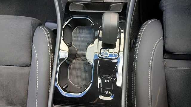 Volvo XC40 2.0 B3 MHEV Plus Dark DCT Auto Euro 6 (s/s) 5dr