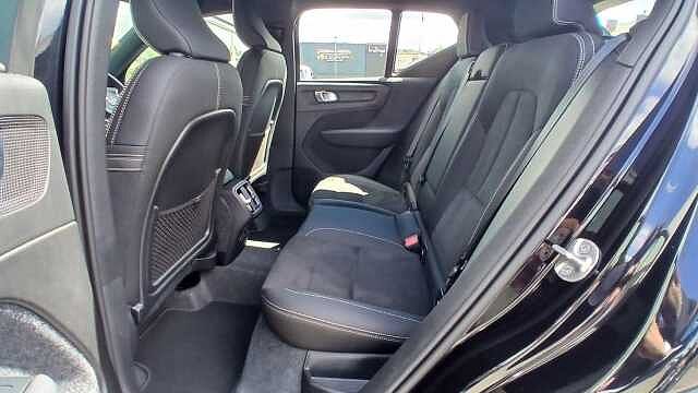 Volvo XC40 2.0 B3 MHEV Plus Dark DCT Auto Euro 6 (s/s) 5dr