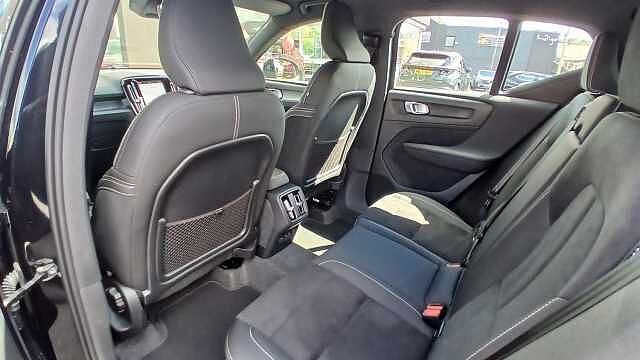 Volvo XC40 2.0 B3 MHEV Plus Dark DCT Auto Euro 6 (s/s) 5dr