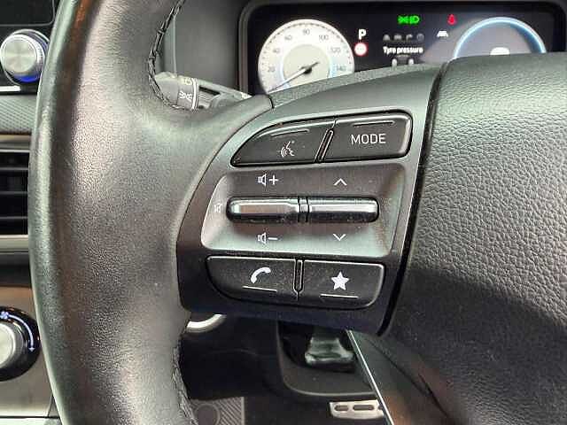 Hyundai KONA 64kWh Premium Auto 5dr (10.5kW Charger) White