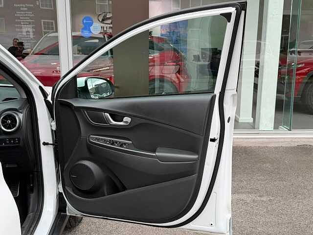Hyundai KONA 64kWh Premium Auto 5dr (10.5kW Charger) White