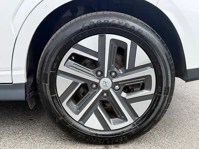 Hyundai KONA 64kWh Premium Auto 5dr (10.5kW Charger) White