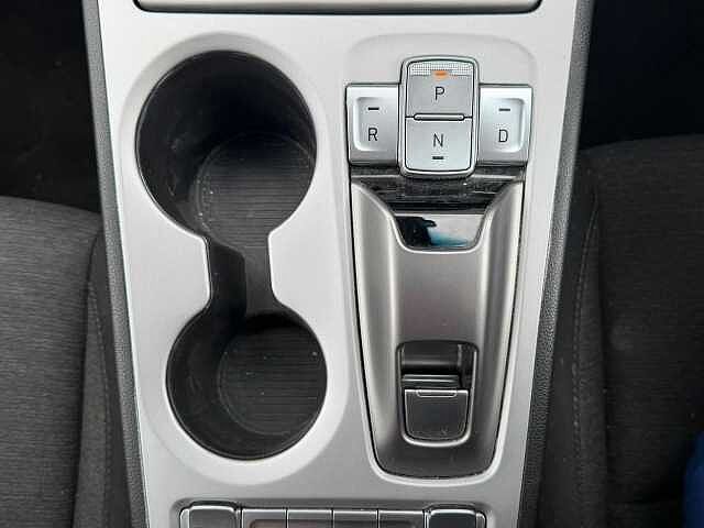 Hyundai KONA 64kWh Premium Auto 5dr (10.5kW Charger) White