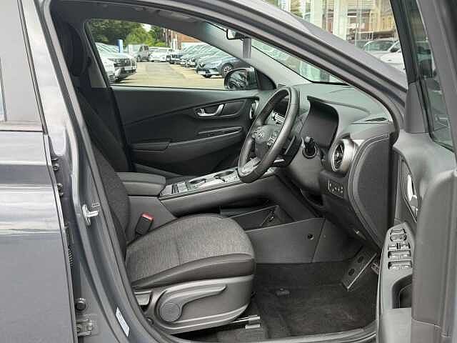 Hyundai KONA 39kWh Premium Auto 5dr (10.5kW Charger)