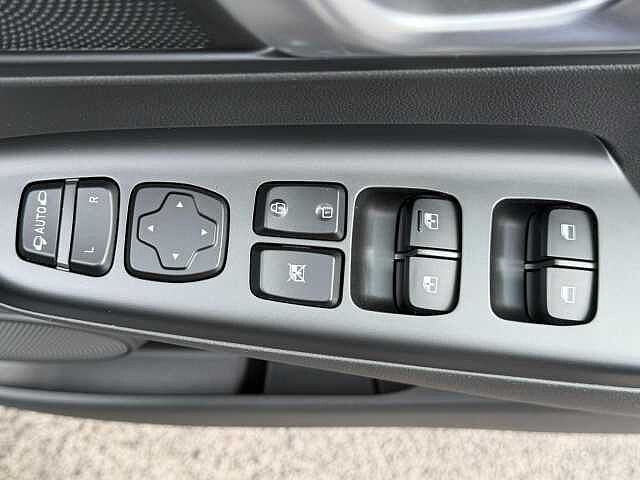 Hyundai KONA 39kWh Premium Auto 5dr (10.5kW Charger)