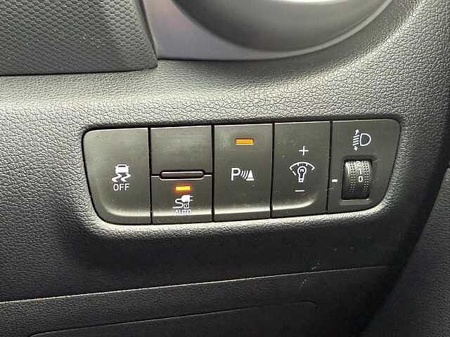 Hyundai KONA 39kWh Premium Auto 5dr (10.5kW Charger)
