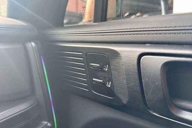 Hyundai SANTA FE 1.6 TGDi Hybrid Calligraphy 5dr Auto **SIDE STEPS FITTED**