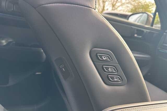 Hyundai SANTA FE 1.6 TGDi Hybrid Calligraphy 5dr Auto **SIDE STEPS FITTED**