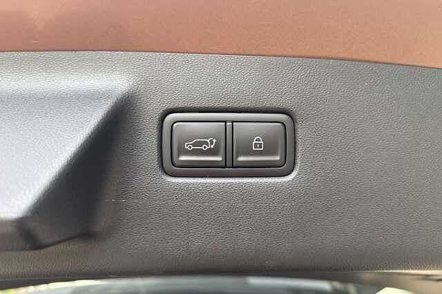 Hyundai SANTA FE 1.6 TGDi Hybrid Calligraphy 5dr Auto **SIDE STEPS FITTED**