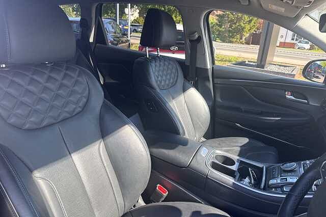 Hyundai SANTA FE 1.6 TGDi Hybrid Premium 5dr 4WD Auto Black
