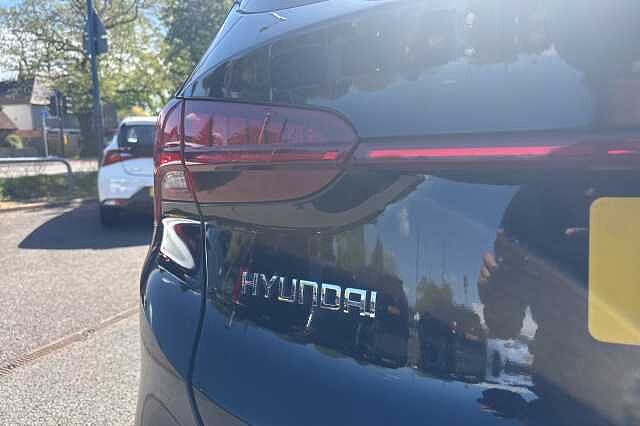 Hyundai SANTA FE 1.6 TGDi Hybrid Premium 5dr 4WD Auto Black